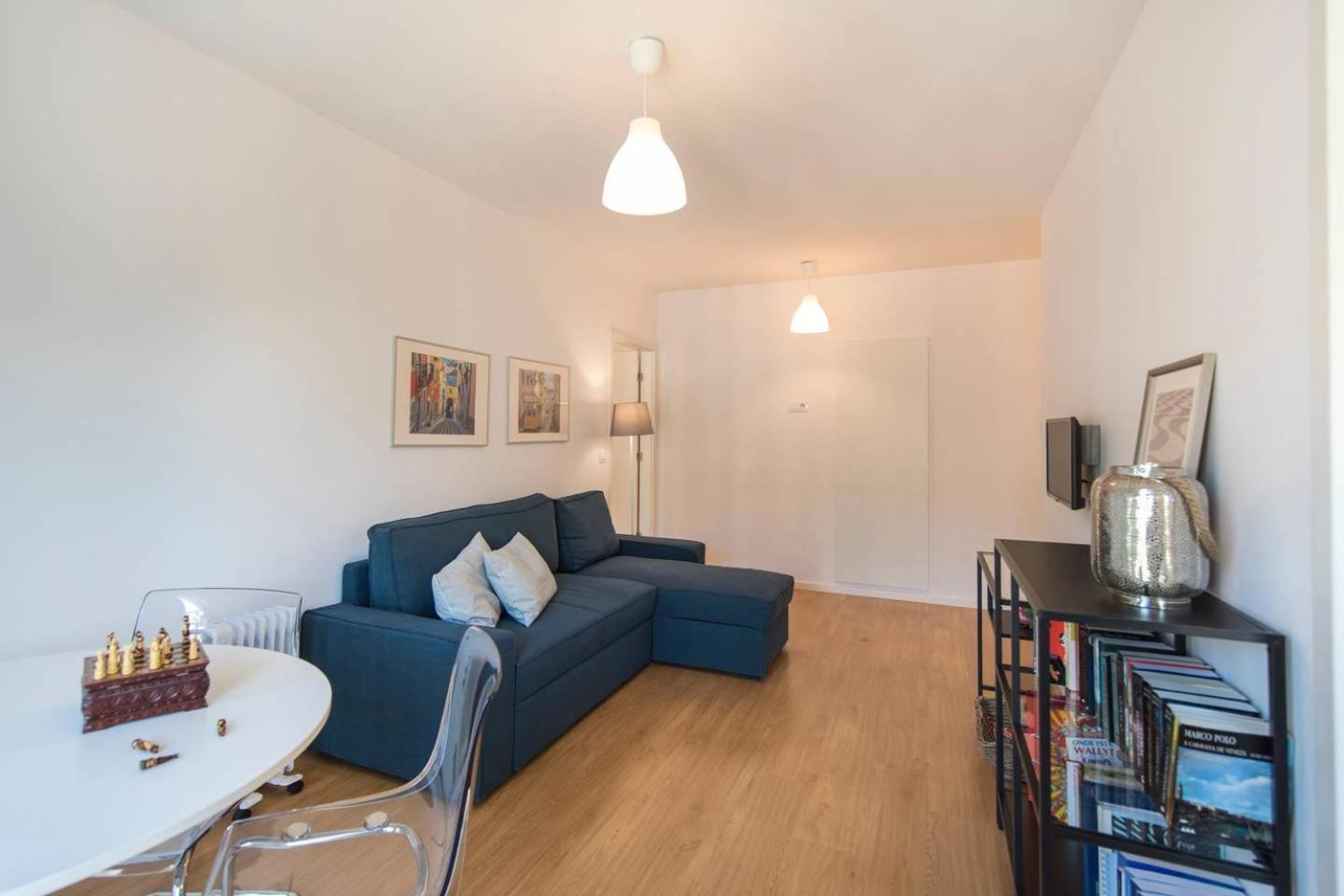 Comfortable Apartment In Campo Pequeno Lisbon Exterior photo